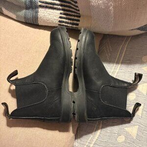 Only worn a few times Excellent Condition Blundstone Classics US 7.5